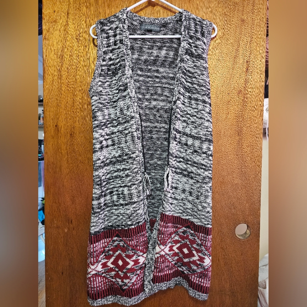 Almost Famous Boho Knit Sleeveless Cardigan Vest Aztec Pattern Tassel Tie Small